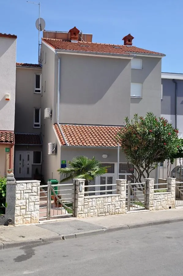 Lägenhet Apartmani Alavuk Pula