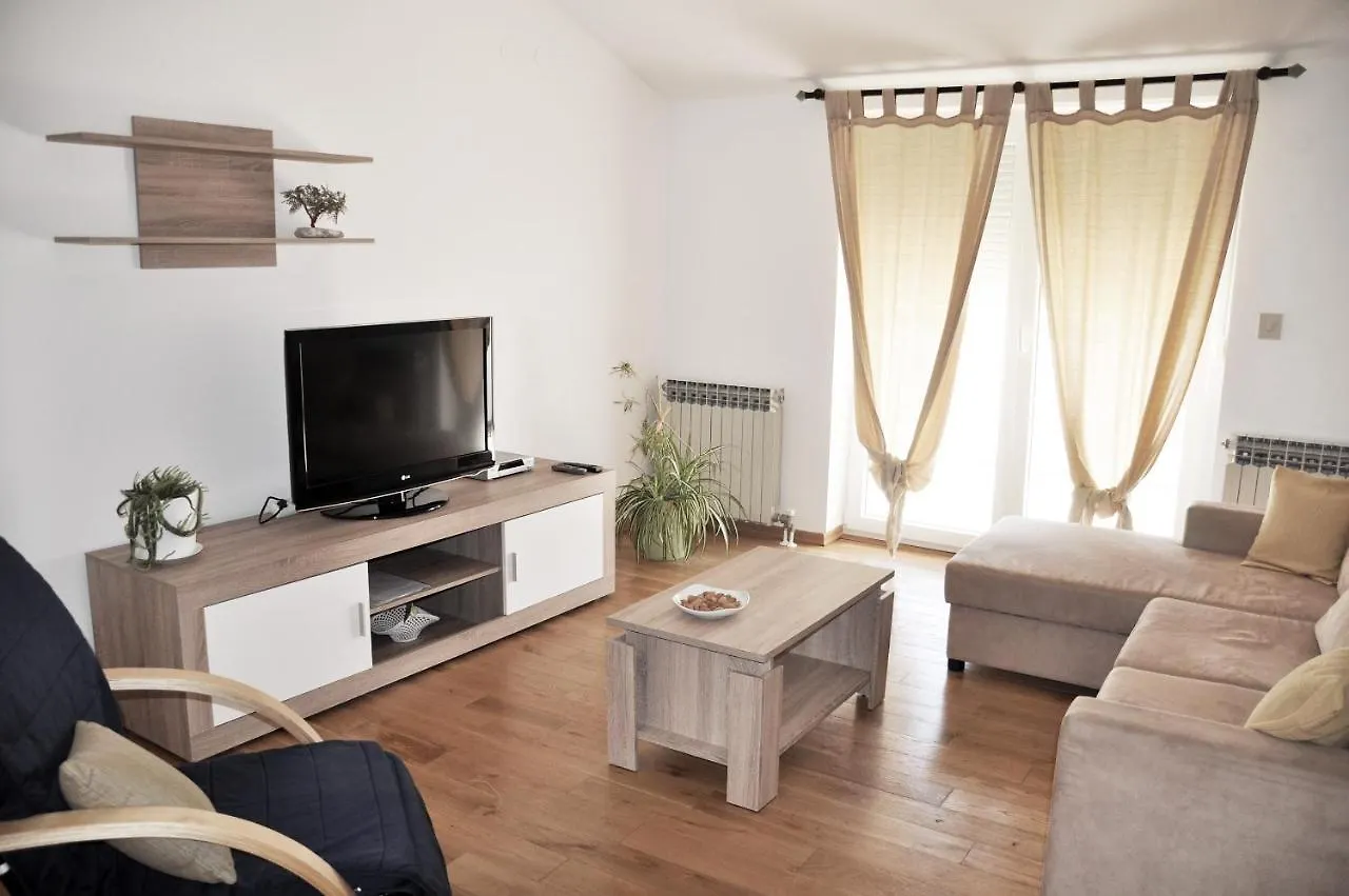 Apartment Apartmani Alavuk Pula