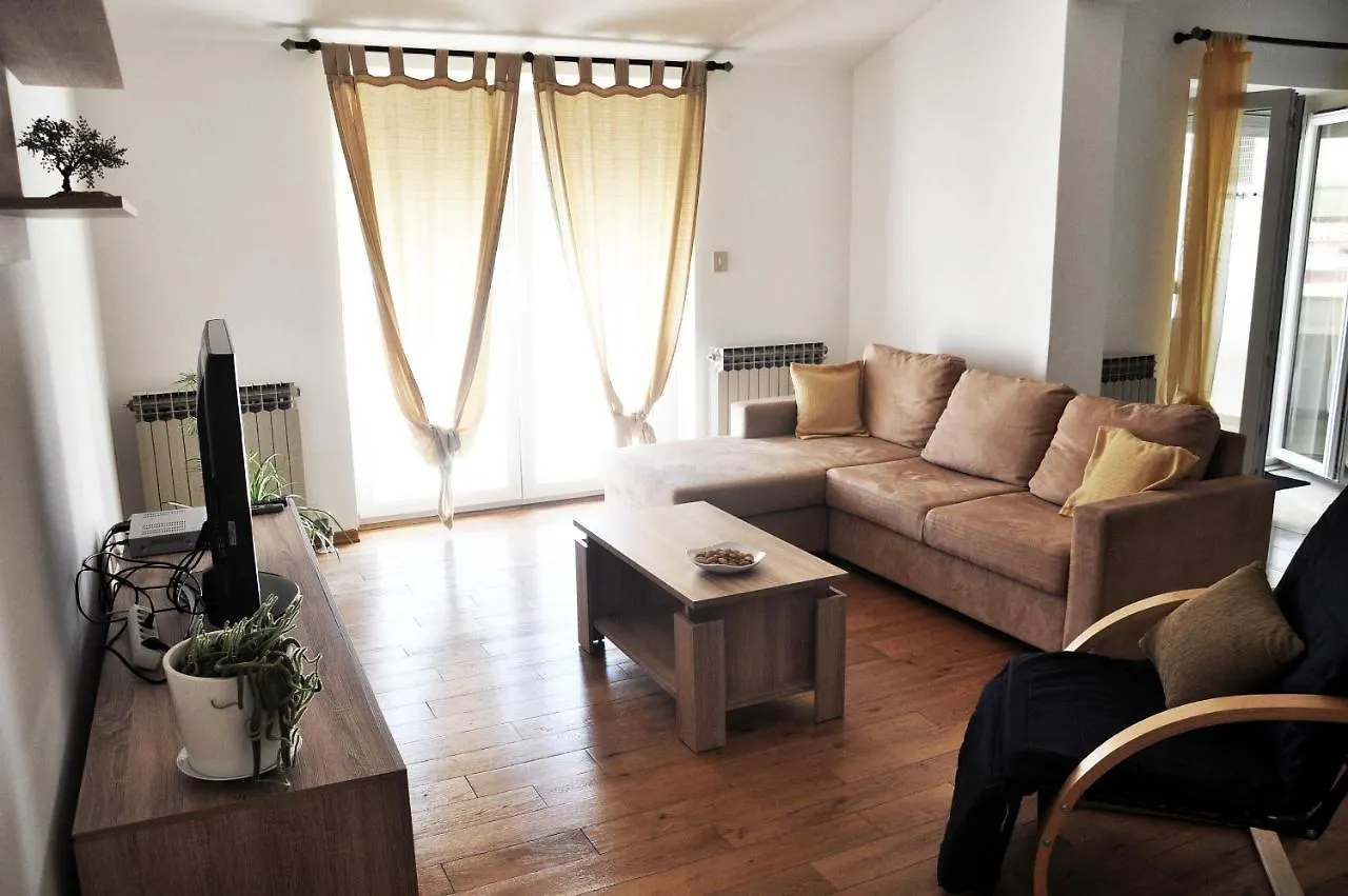 Apartmani Alavuk Pula 0*,