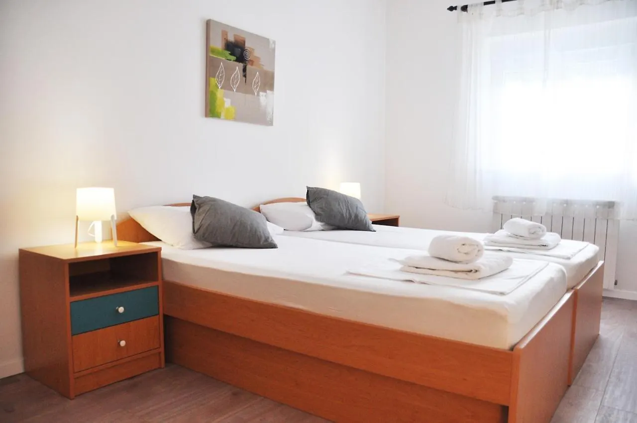 Apartmani Alavuk Pula 0*,  Croatia