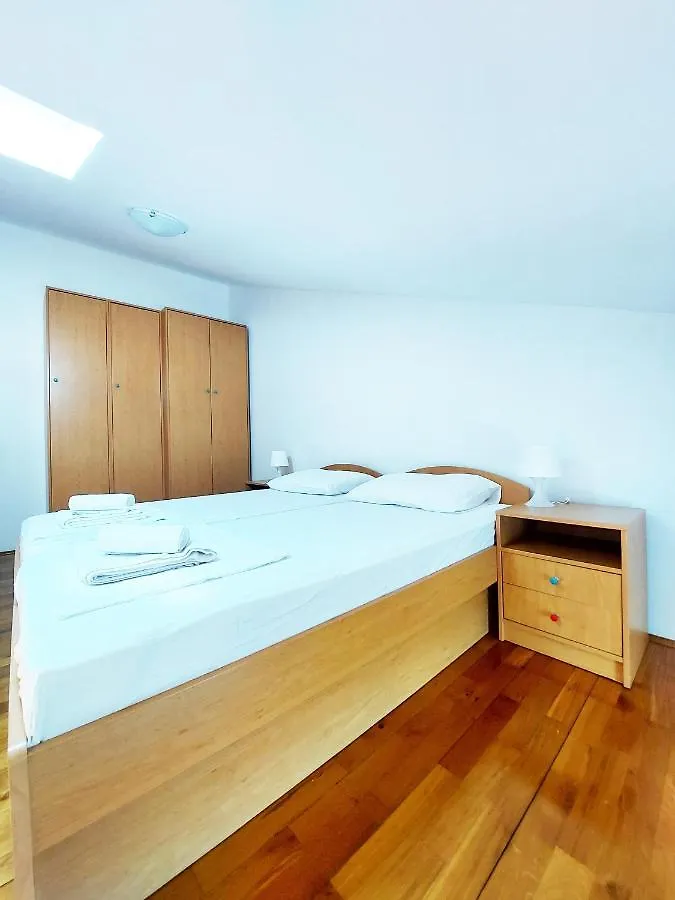 Apartment Apartmani Alavuk Pula